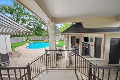 501 Providence Drive, Friendswood, TX 77546 - Photo 32