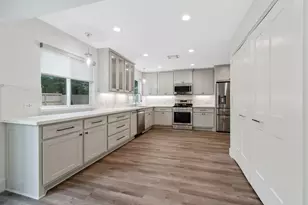 12 Edgewood Forest Ct, The Woodlands, TX 77381 - Photo 12