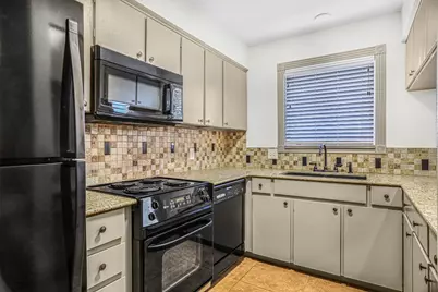 4410 T C Jester Boulevard #13, Houston, TX 77018 - Photo 2