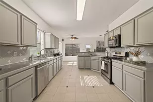 16315 April Ridge Dr, Houston, TX 77083 - Photo 14