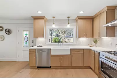 2210 Wakefield Drive, Houston, TX 77018 - Photo 12