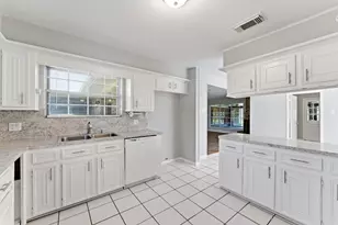 18 Panorama Dr, Conroe, TX 77304 - Photo 10