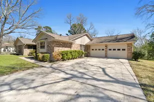 18 Panorama Dr, Conroe, TX 77304 - Photo 2