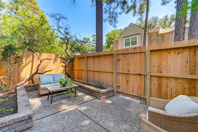 939 Wax Myrtle Lane, Houston, TX 77079 - Photo 8