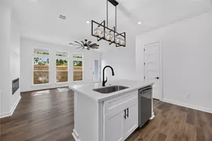 8215 Gladstone St, Houston, TX 77051 - Photo 10