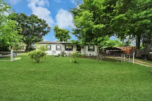204 Edith St, Highlands, TX 77562 - Photo 2