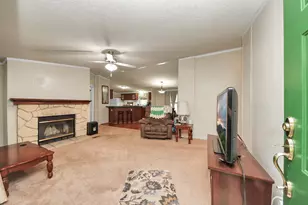 204 Edith St, Highlands, TX 77562 - Photo 4