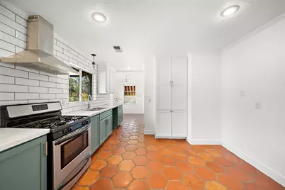 215 Fairbanks Street, Houston, TX 77009 - Photo 14