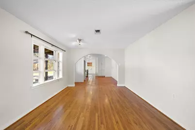 215 Fairbanks Street, Houston, TX 77009 - Photo 10