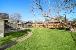 215 Fairbanks St, Houston, TX 77009 - Photo 32
