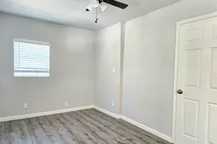 4419 W Bayshore Dr, Bacliff, TX 77518 - Photo 10
