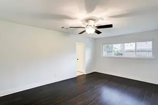 11219 Ash Creek Dr, Houston, TX 77043 - Photo 10