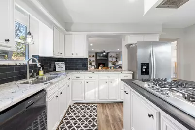 623 Hickory Ridge Drive, Shenandoah, TX 77381 - Photo 6