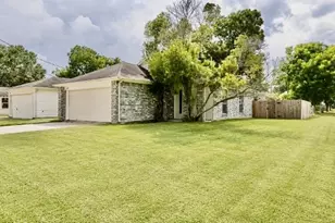 6402 Foster St, Houston, TX 77021 - Photo 2