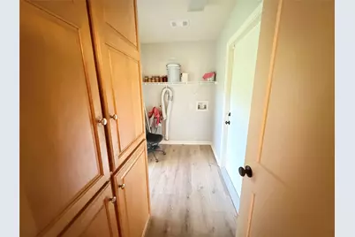 204 Hillcrest Drive, Alvin, TX 77511 - Photo 16