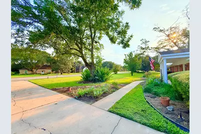 204 Hillcrest Drive, Alvin, TX 77511 - Photo 38