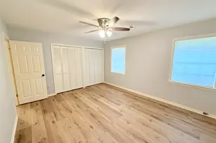 204 Hillcrest Dr, Alvin, TX 77511 - Photo 22