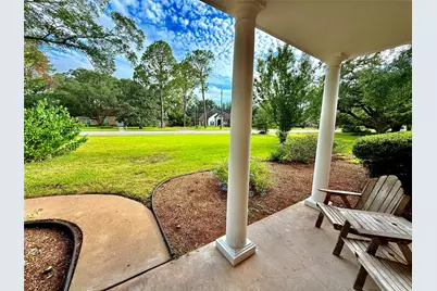 204 Hillcrest Drive, Alvin, TX 77511 - Photo 2