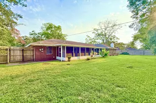 204 Hillcrest Dr, Alvin, TX 77511 - Photo 4