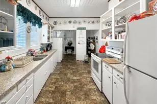 111 S Mill St, Flatonia, TX 78941 - Photo 8