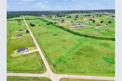 426 Chuckwagon Trail, Angleton, TX 77515 - Photo 6