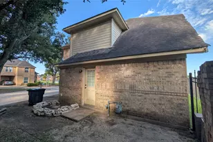 10850 Braeburn Bend Dr, Houston, TX 77031 - Photo 4
