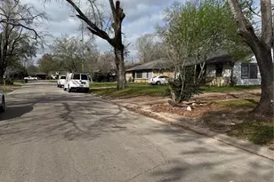 6303 Belcrest St, Houston, TX 77087 - Photo 4