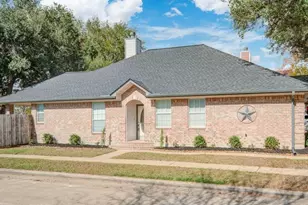 301 Lasso St, Angleton, TX 77515 - Photo 4