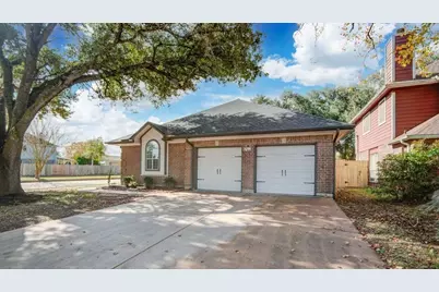 301 Lasso Street, Angleton, TX 77515 - Photo 1