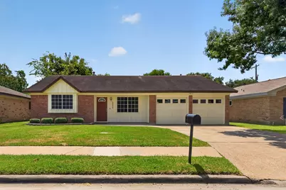 2809 3rd Avenue N, Texas City, TX 77590 - Photo 1