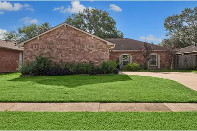 2427 Heritage Bend Drive, Webster, TX 77598 - Photo 2