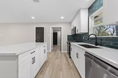 6026 Ridgeway Drive, Houston, TX 77033 - Photo 10