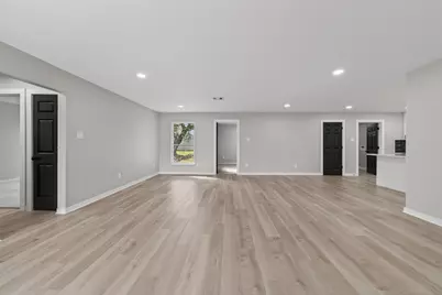 6026 Ridgeway Drive, Houston, TX 77033 - Photo 6