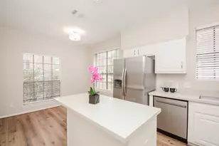 10 Heathstone Pl, The Woodlands, TX 77381 - Photo 8