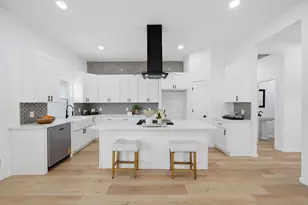 612 Austin St, West Columbia, TX 77486 - Photo 8