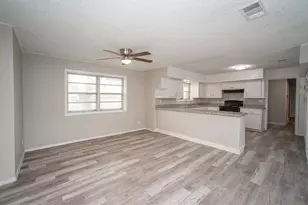 317 Pear St, La Marque, TX 77568 - Photo 2