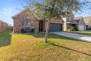8331 Quiet Bay Dr, Baytown, TX 77523 - Photo 2