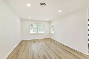 4422 Libbey Ln, Houston, TX 77092 - Photo 8