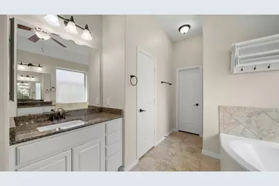 13730 Slate Mountain Lane, Houston, TX 77044 - Photo 12