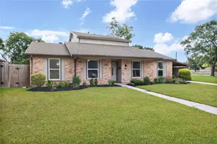 10906 Sagecrest Ln, Houston, TX 77089 - Photo 2