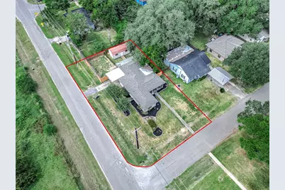 237 McLemore Drive, Alvin, TX 77511 - Photo 2