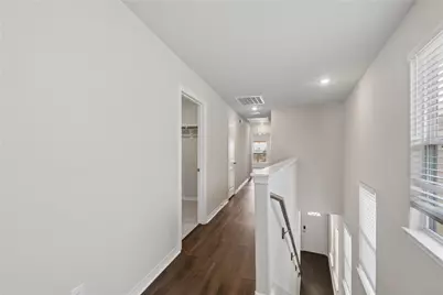 705 N Bayshore Drive, La Porte, TX 77571 - Photo 12