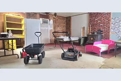 807 N Manse Avenue, Giddings, TX 78942 - Photo 6