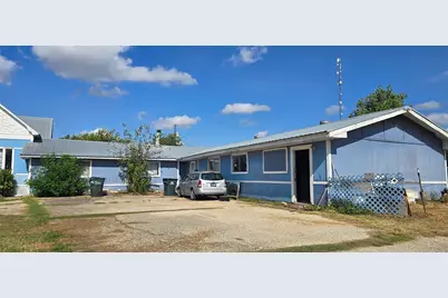 807 N Manse Avenue, Giddings, TX 78942 - Photo 2