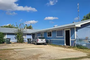 807 N Manse Ave, Giddings, TX 78942 - Photo 2