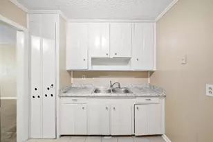 3909 Leffingwell St, Houston, TX 77026 - Photo 8