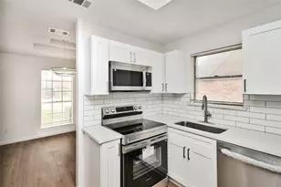 12110 Kirkholm Dr, Houston, TX 77089 - Photo 4