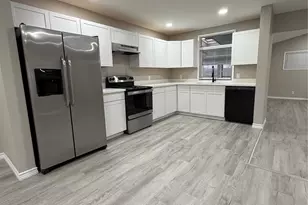 1505 15th Ave N, Texas City, TX 77590 - Photo 2