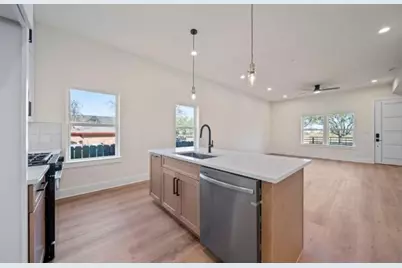 236 E 39th Street #A, Houston, TX 77018 - Photo 6