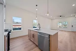 236 E 39th St, Houston, TX 77018 - Photo 6